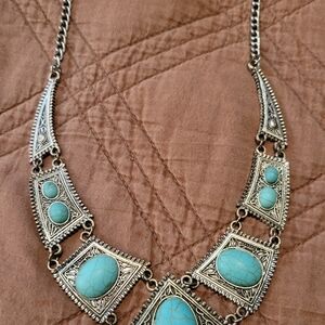 Elegant Turquoise and Silver Necklace